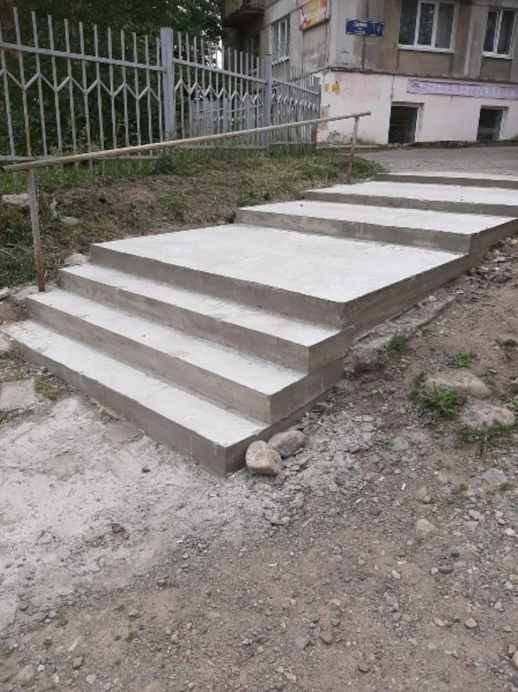 Жителей Петрозаводска возмущает лестница-убийца