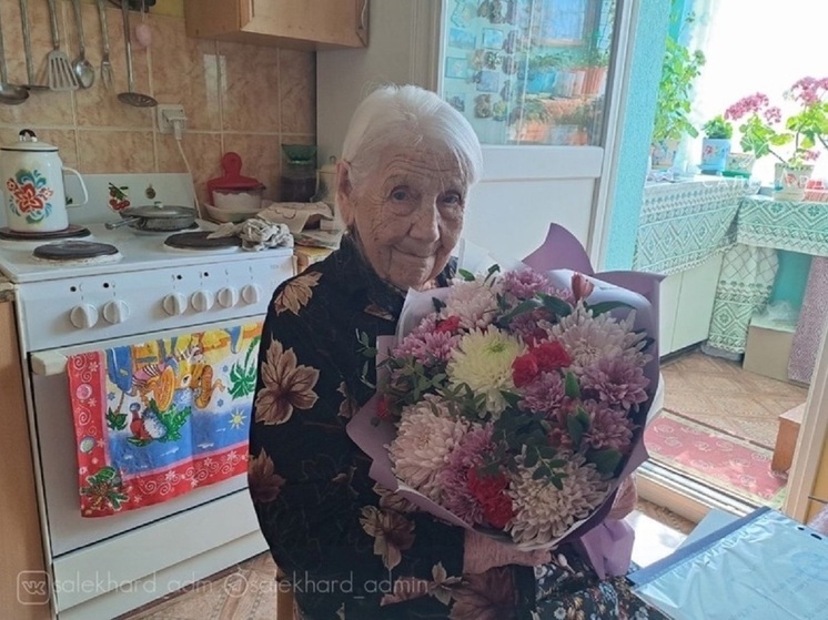 В Салехарде ветеран ВОВ Наталья Падалкина отметила 95-летие