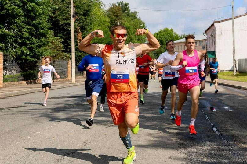 Спорт забеги жизнь. Бег бокс. Легкоатлеты. Бокс забег Серпухов.