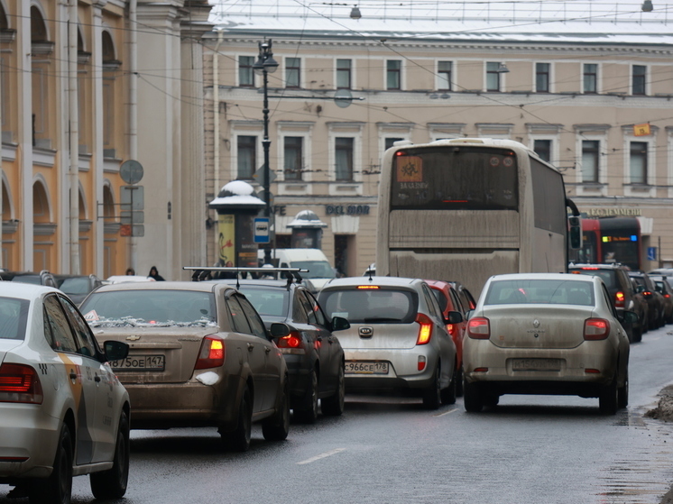 В Петербурге зафиксировано около 1 млн нарушений ПДД за месяц