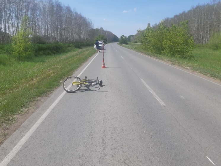 В Омской области автомобиль KIA сбил 15-летнего велосипедиста