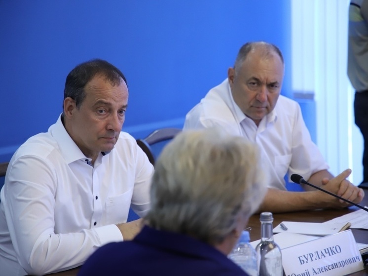 Юрий Бурлачко и Иван Демченко провели выездной приём граждан в Анапе