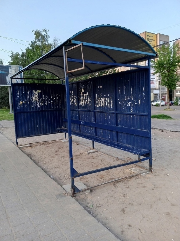 В Ярославле на Урицкого поставили новый остановочный комплекс