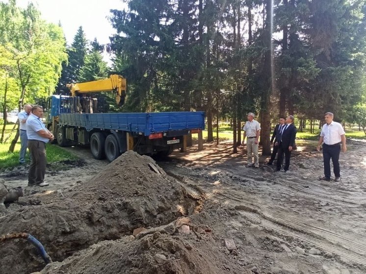 Мэр Новосибирска Анатолий Локоть потребовал ускорить реконструкцию Первомайского сквера