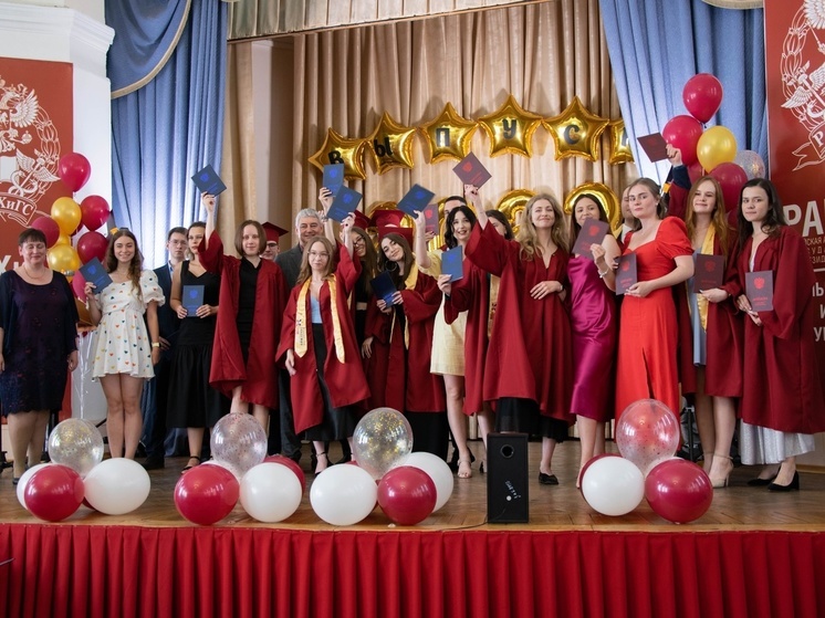 Выпускники Президентской академии получили дипломы в Хабаровске