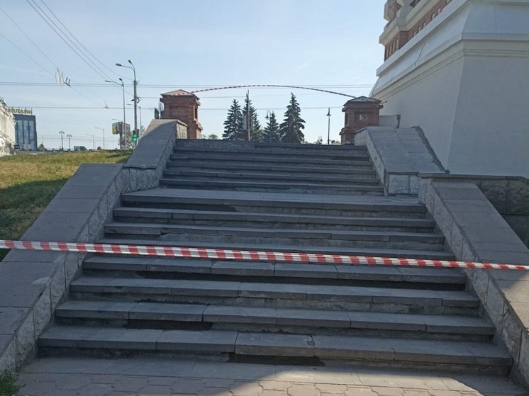 В Омске отремонтировали лестницу рядом с Серафимо-Алексеевской часовней