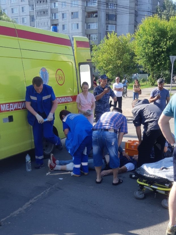 Появились подробности столкновения мотоцикла и такси у Красинского моста в Твери