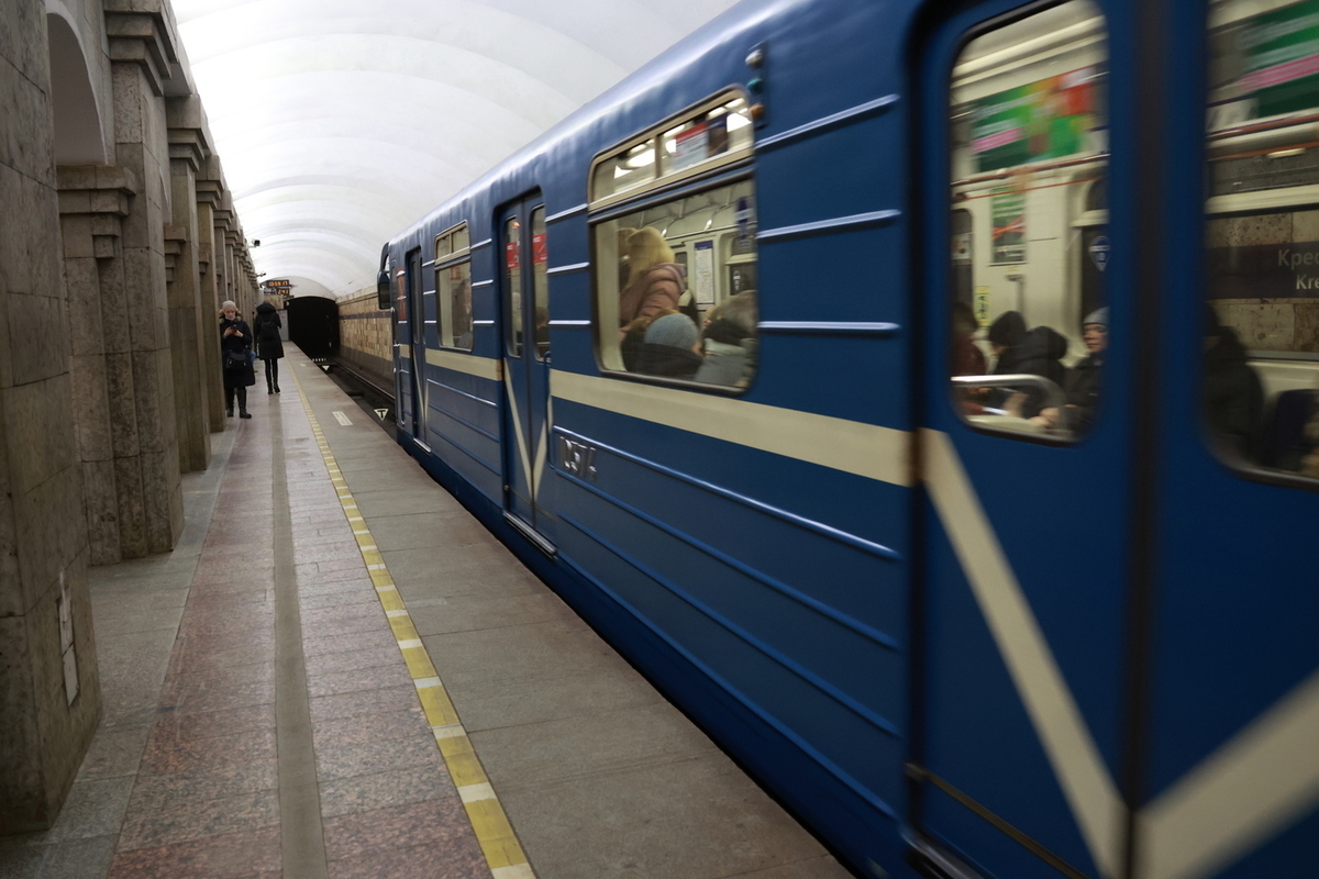 В Петербурге задержали квартет карманников, воровавших телефоны в метро: за  плечами у мужчин около 30 судимостей - МК Санкт-Петербург