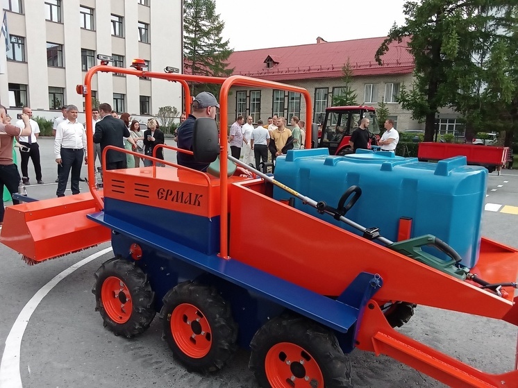 Тюменские инженеры создали многофункциональный электротрактор