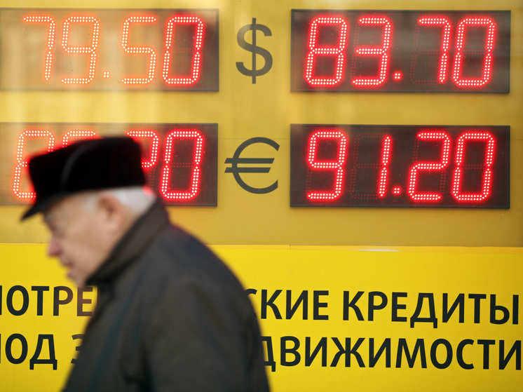 Экономист назвал рост курса доллара спекуляцией