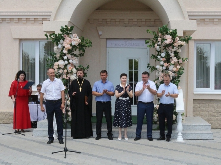 Накануне Дня семьи, любви и верности в Крыловском районе после ремонта открылся ЗАГС