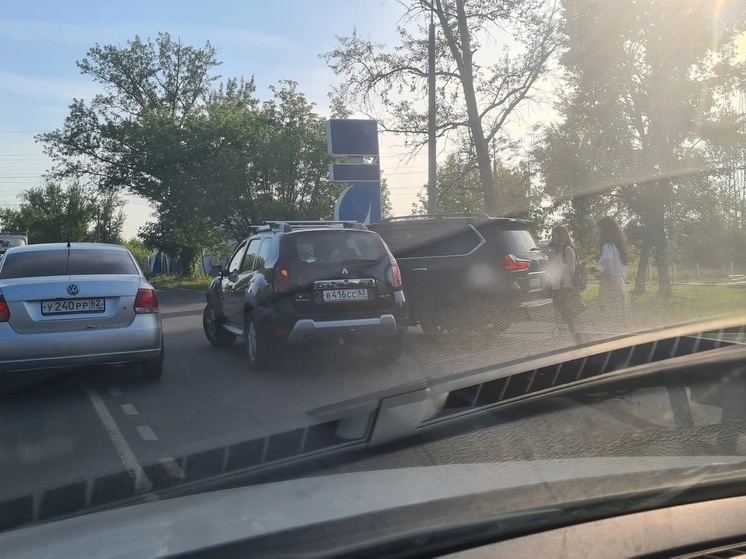 На улице Рязанской столкнулись Lexus и Renault