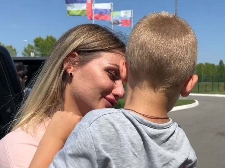 Впервые на границе Белгородской области воссоединилась семья: мама и ребенок
