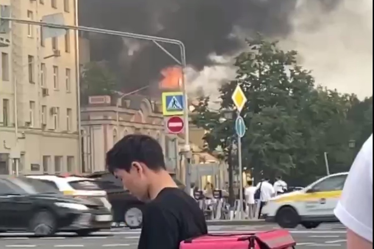 В центре Москвы загорелся ресторан "Пушкин"