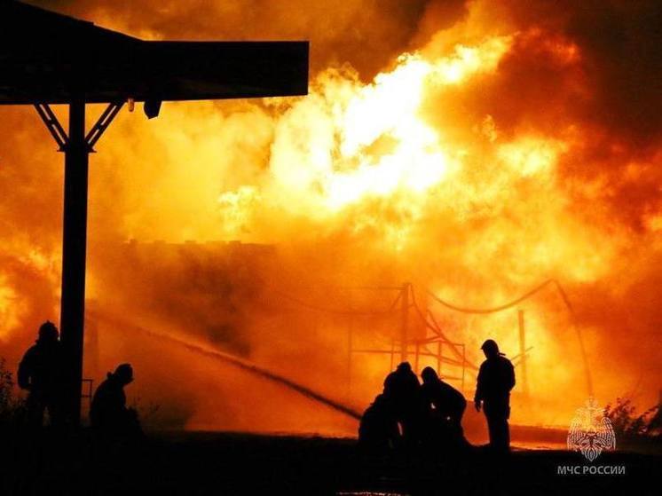 Пожар на нефтебазе в Макеевке полностью ликвидирован
