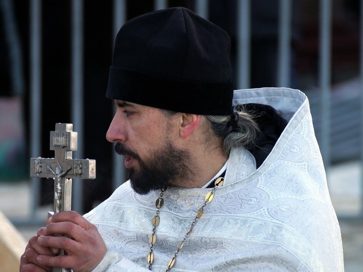OKDiario: разъяренный болгарский священник «предал анафеме» кортеж Зеленского