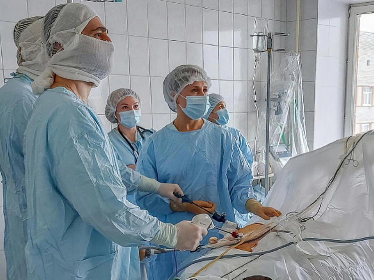 В Новом Уренгое детские хирурги научились удалять паховые грыжи через пятимиллиметровый разрез