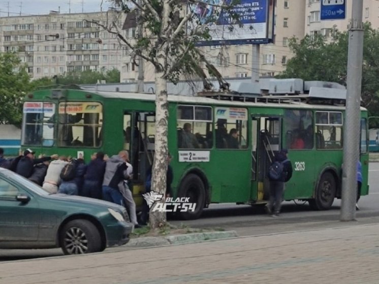 Мэр Новосибирска Локоть допустил возможность срыва сроков при поставках 120 троллейбусов