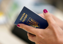 Показывать паспорт Украины властям РФ можно, но выезжать по нему за границу - нет

