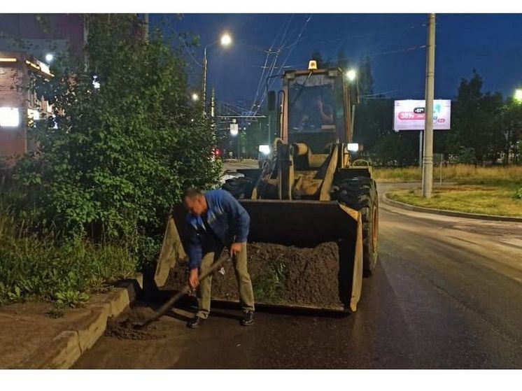 Смоленские коммунальщики чистят город и днем, и ночью