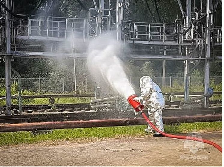 Под Вязьмой прошли пожарные учения на нефтеперегонном комплексе