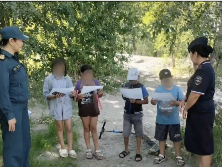 В Кызыле малолетние дети купались в опасном месте без взрослых