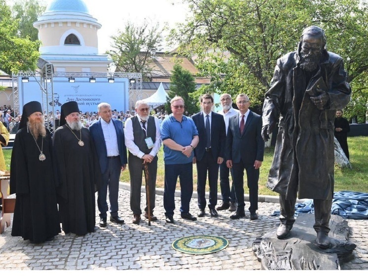 Памятник Федору Достоевскому открыли в Калужской области