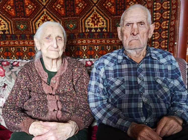 В Красноярском крае самым крепким парам вручили медали накануне Дня семьи