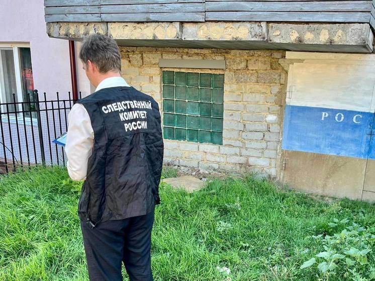 У частного дома в центре Саратова нашли мёртвого мужчину