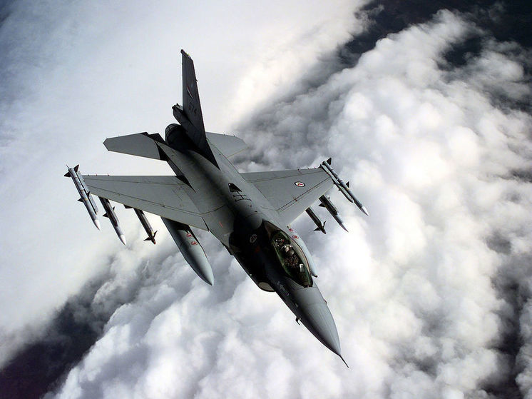 Newsweek: обслуживающий персонал истребителей F-16 на Украине станет мишенью для ВКС России