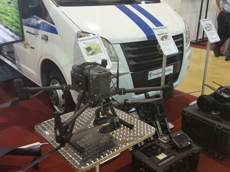 Способен собирать информацию на дальности до 15 километров