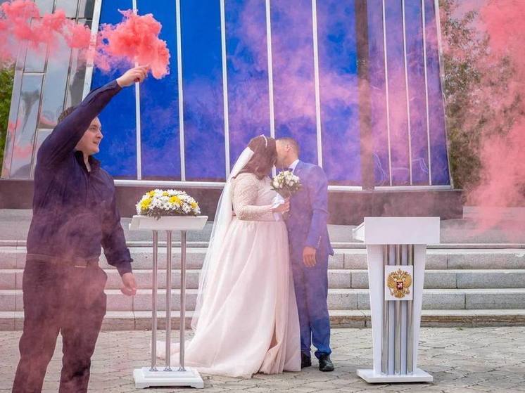 На Ямале больше 50 пар поженились в День семьи, любви и верности