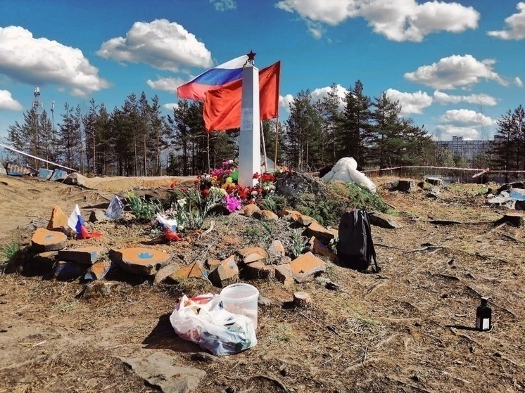 Активисты выступили против установки памятника герою войны у грязной дороги