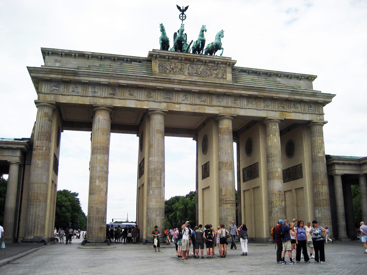 FAZ: демонстранты в немецком Гиссене ранили 22 правоохранителей, арестованы 60 человек