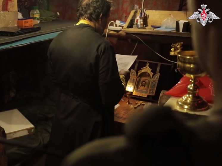 Подаренная президентом Путиным икона "Спас Нерукотворный" прибыла на передовую