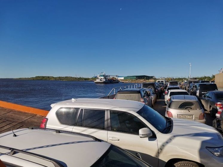 На переправе Якутск — Нижний Бестях возобновлено движение паромов
