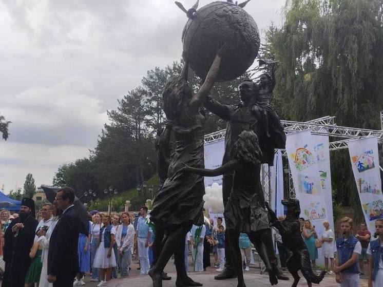 Скульптурная композиция, посвященная семье, стала новой точкой притяжения в Кисловодске