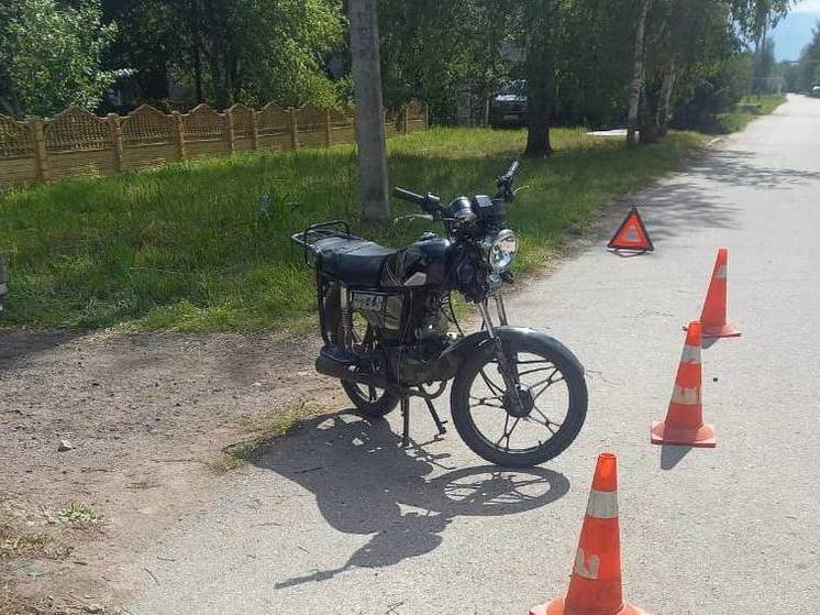 В Новгородской области школьник-мотоциклист попал в больницу в результате ДТП