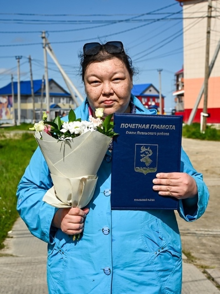 В Ямальском районе рыбачка-рекордсменка получила грамоту от главы муниципалитета