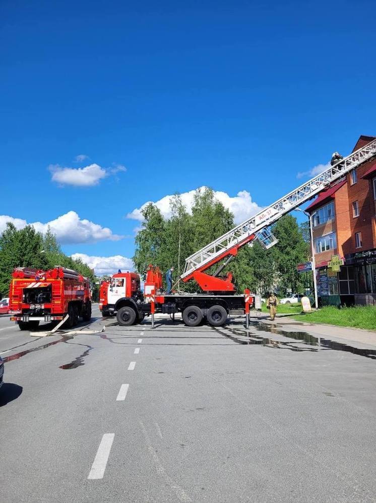 В Ноябрьске вспыхнул чердак жилого дома