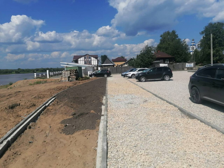 В Соликамске продолжается благоустройство набережной реки Боровой