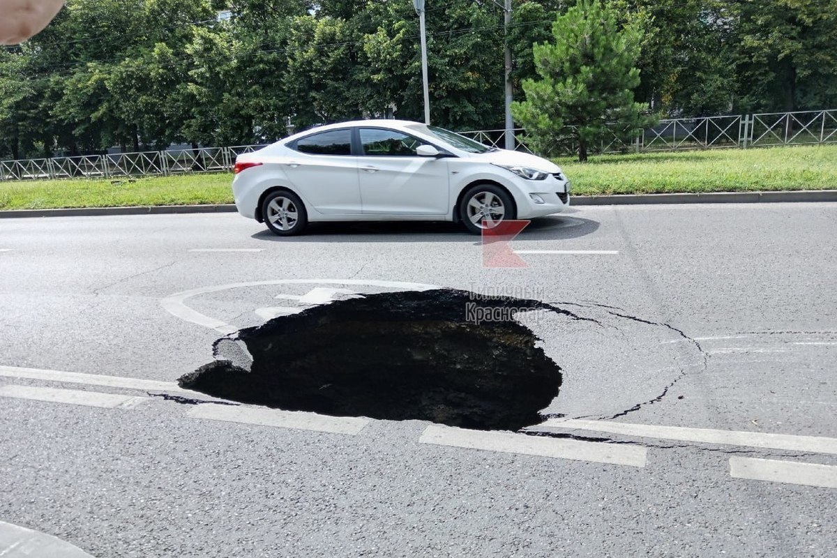 В Краснодаре на улице Тургенева провалился участок дороги - МК на Кубани