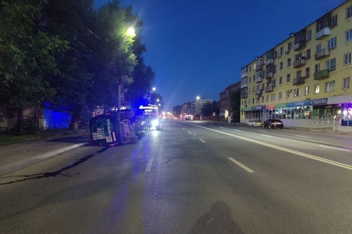 Пьяный водитель Газели врезался в фонарный столб в Твери