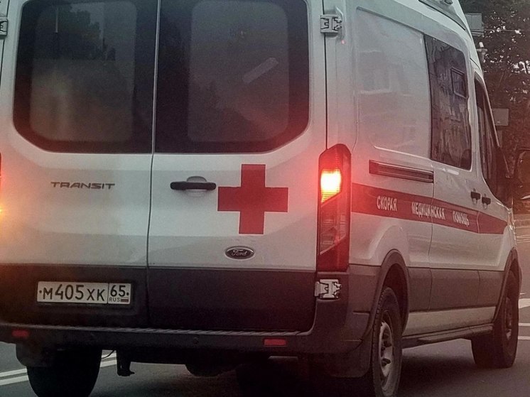 Пожилой мужчина попал в больницу после ДТП с минивэном на Сахалине