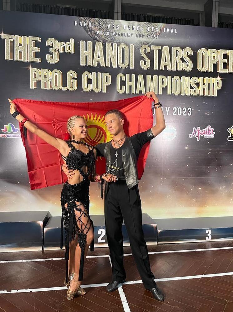 Танцоры из Кыргызстана завоевали золото на международном турнире во Вьетнаме
