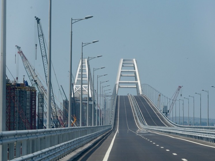 Число застрявших перед Крымским мостом автомобилей возросло до 1300