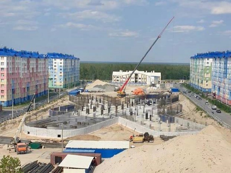 Школа, спорткомплекс, поликлиника: в Ноябрьске активно идет строительство соцобъектов