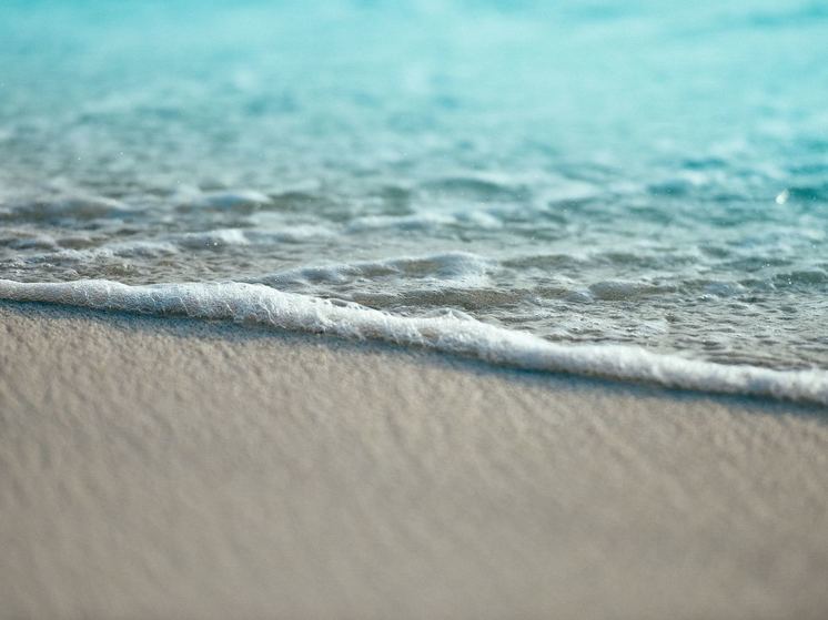 Министр туризма Абхазии Хишба призвал закрыть все пляжи страны из-за непогоды