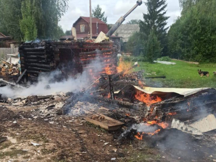 В Окуловском районе сгорела баня