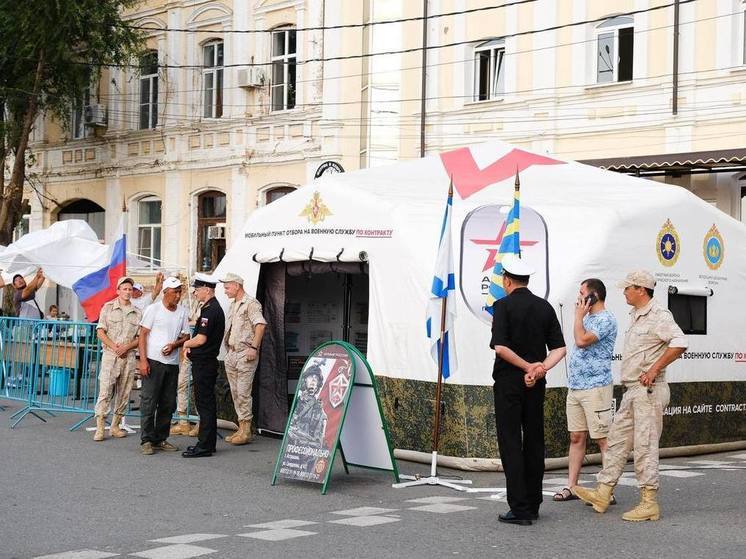Трое астраханцев подписали заявление на контрактную службу